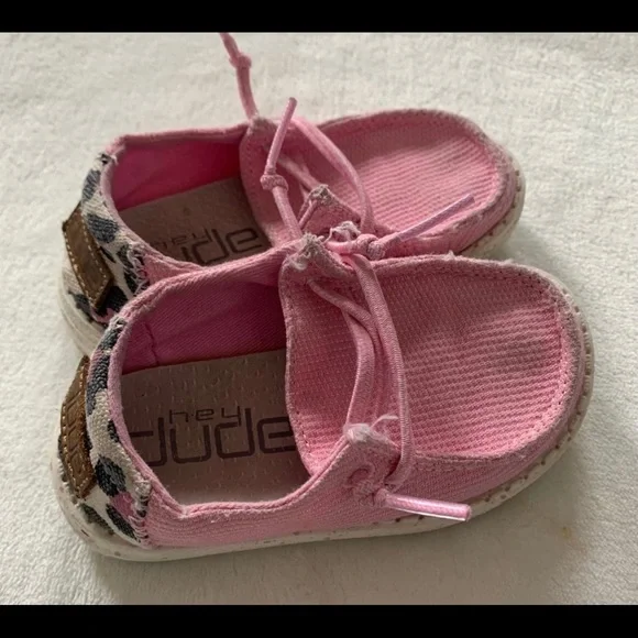 Hey dude shoes Wendy Color: Solid Pink K6 - Picture 2 of 3